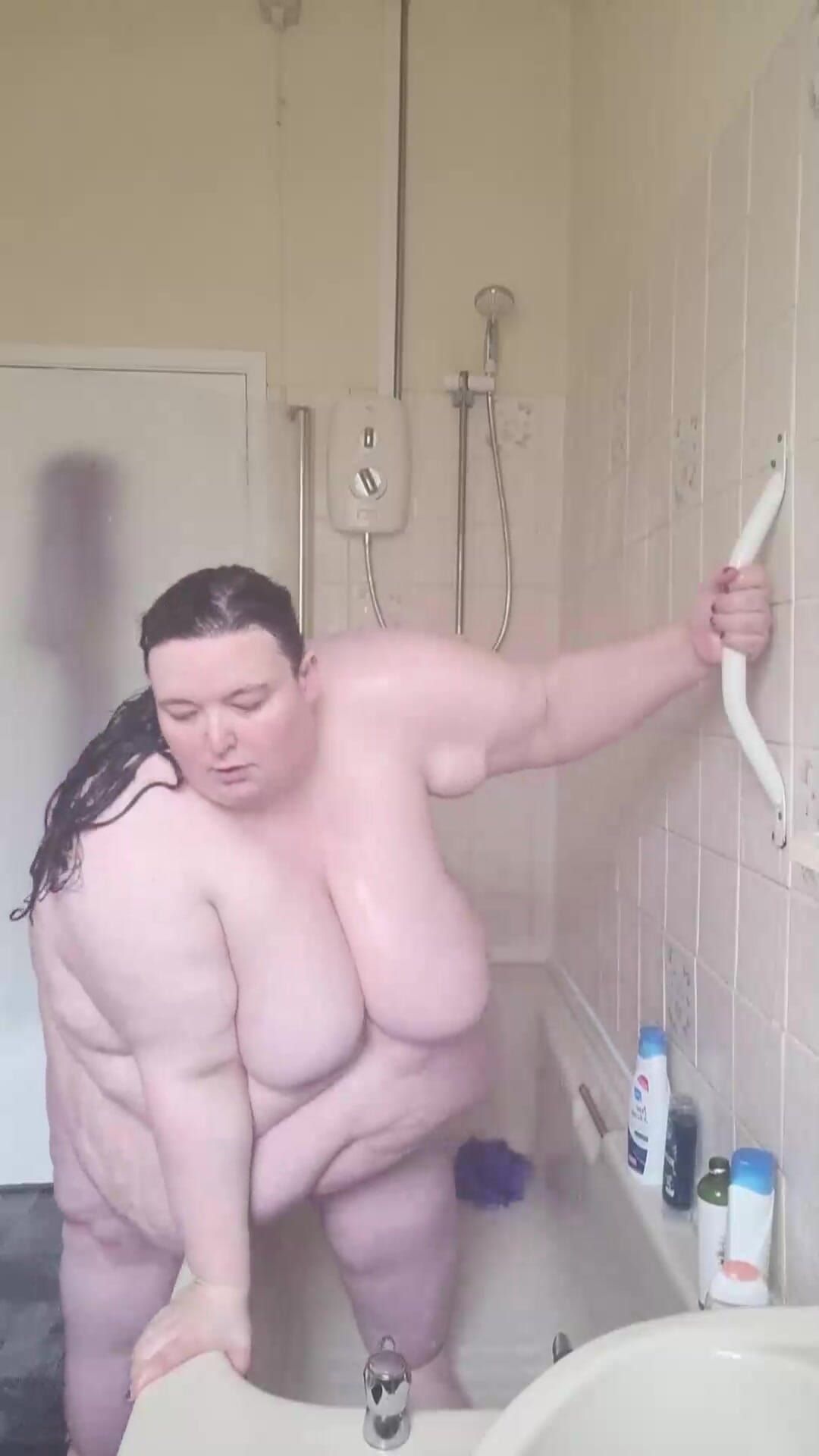 Come and Take a Shower with Me the SSBBW Goddess