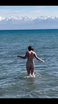 I Love It When Cool Waves Caress My Naked Body