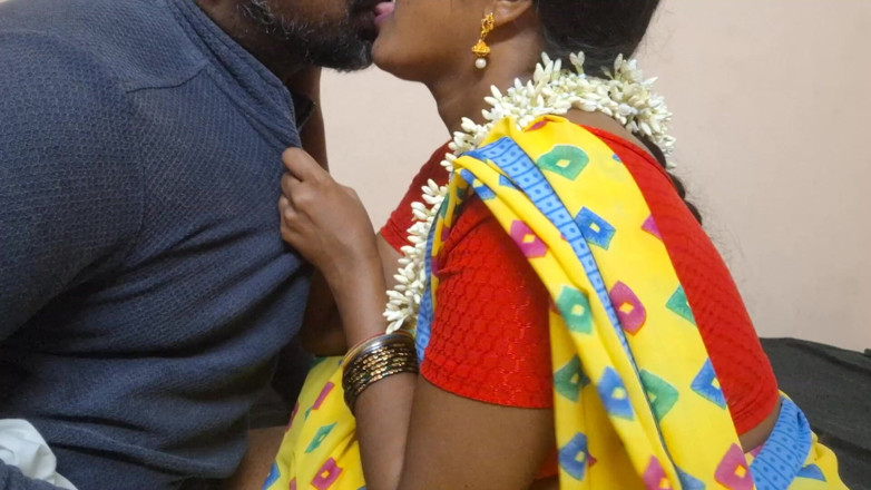 Delightrose: Une propriétaire indienne baise son locataire pour ne pas payer...