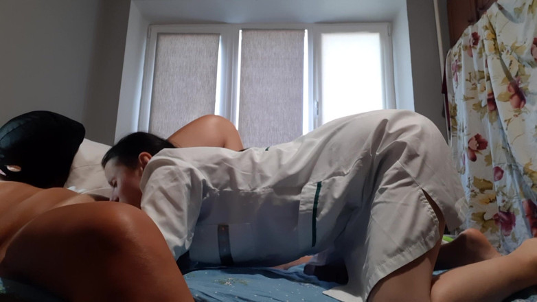 Lesbian-illusion: Due infermiere scopano un paziente (Feticismo del piede, cunnilingus, leccata di...