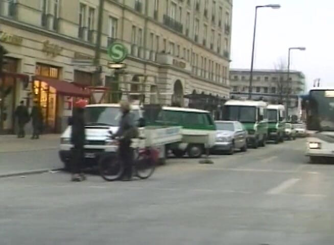 European Classics: Młoda suka miga cyckami przed uderzenie i ssanie penisa na...