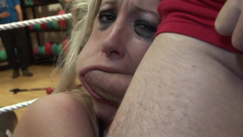 UK FAMILY FUCKERS: Blonďatá MILF dostane všechny její díry tvrdě ošukané skupinou divokých...