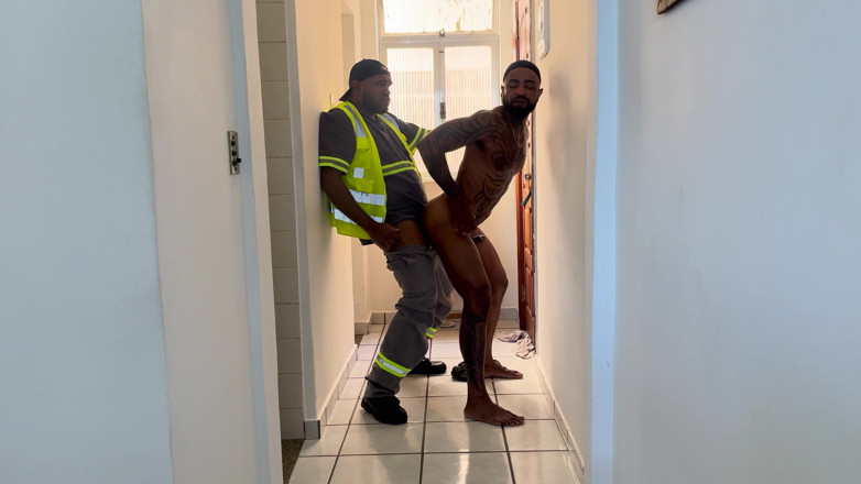 Felipe Nuru: Quando O Tecnico Veio Arruamar O Interfone..e Eu Acabei Resolvendo...