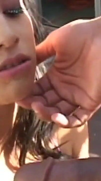 倒錯ブルネットはセックスと彼女をファックし、彼女がふしだらな女のように楽しむハードコックが大好きです