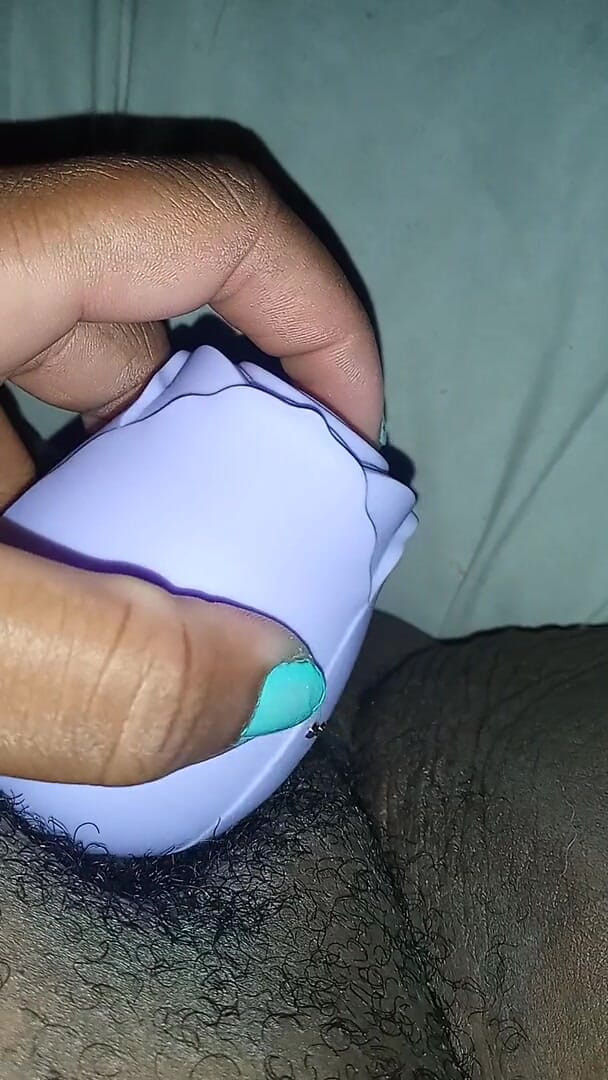 Juicy body goddess: Vibrando meu clitóris suculento