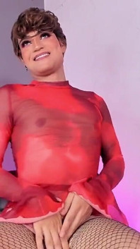 Ken Che Balla Sexy per Te in Vestito Rosso, E Le Fa Saltare Il Sedere