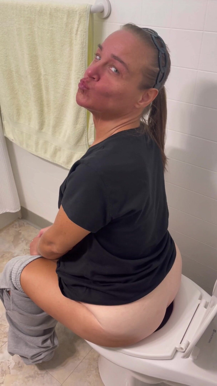 Sweet Marie: Ich auf der toilette versuche und stoße