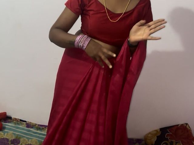 My Friend's Mom Dancing with Me and We Both Are Fucking After the Naked Dance, When My Friend Is Not at Home.. (Diyas)