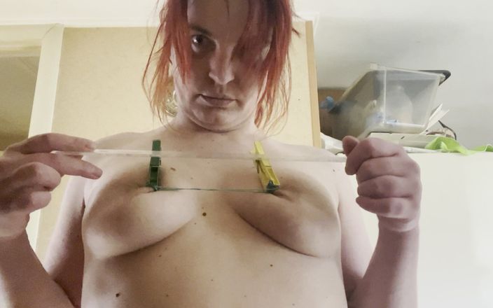 Elena917: Bradavky a kozy BDSM s Clothespins