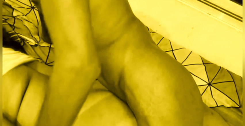 Teensex: Une belle bhabhi vient chez moi quand je rentre à la...