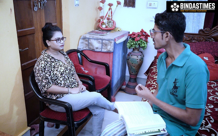 Desi Bold Movies: 미스 선생님과 섹스하고 싶어하는 새아빠(힌디어 오디오)