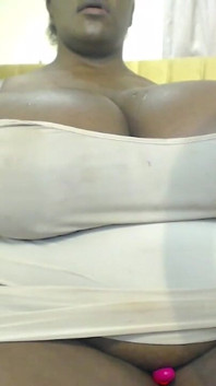 Mature BBW Teasing and Clapping Fat Booty