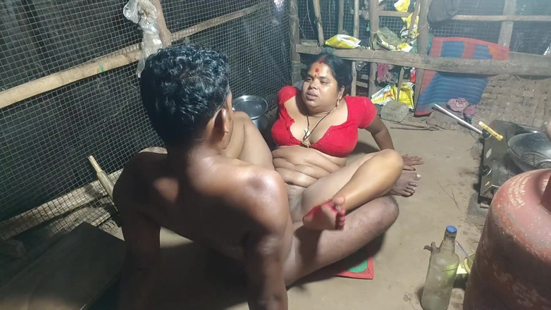 Raju Raju: Adik tiri bogel dan dikongkek di dapur kampung