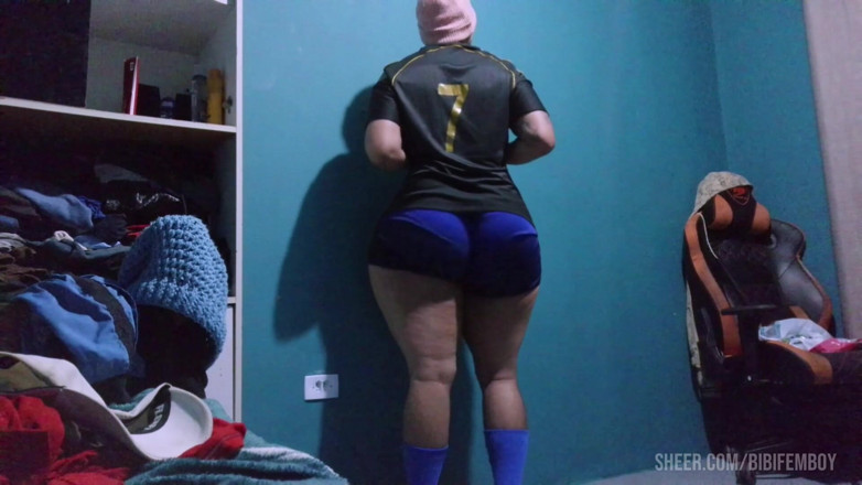 Sissy sapeca studio: A Curvy Tranny with a Big Ass and a Feminine...