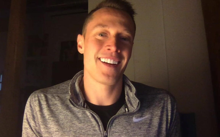 Himeros Backstage: Josh Brady: Schwanz streicheln techniken chat