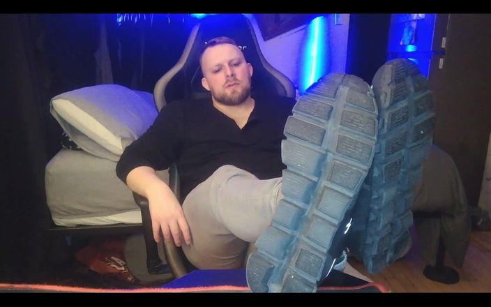 WolfgangWhite: Si tu participes, profite de mes pieds.;) Tu peux même éjaculer...