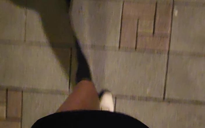 Taiwancdgirl: 야외에서 속옷을 젖게 했습니다.
