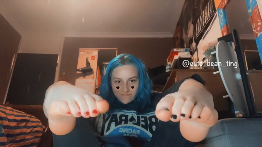 Bean Worships Her Feet (Alice Bean) Bean Worships Her Feet (Alice Bean)