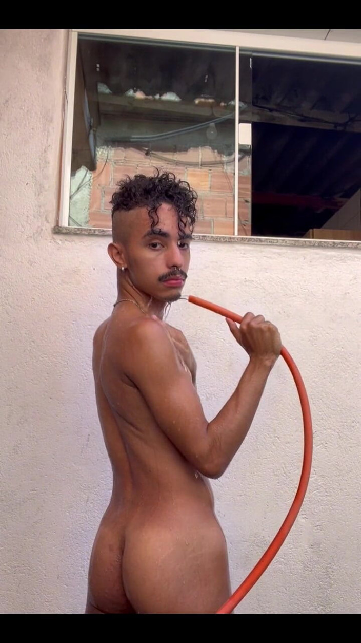 The Vicious Gabe: Hãy đến tắm với tôi