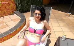 Tarde no Terraço esposa infiel fode o garoto da piscina