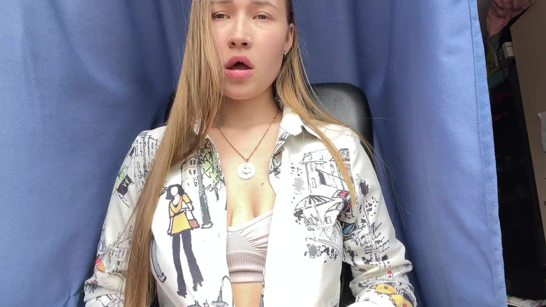 Stacy_via: Máma hladí prsa mlékem. Slintání na prsou