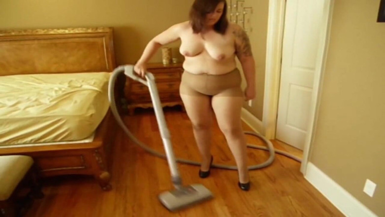 Sexy Amateurz: She is vacuuming in pantyhose