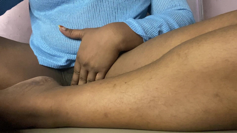 Angoori: 大学生がホテルの部屋で膣を指で愛撫するデシのXビデオ