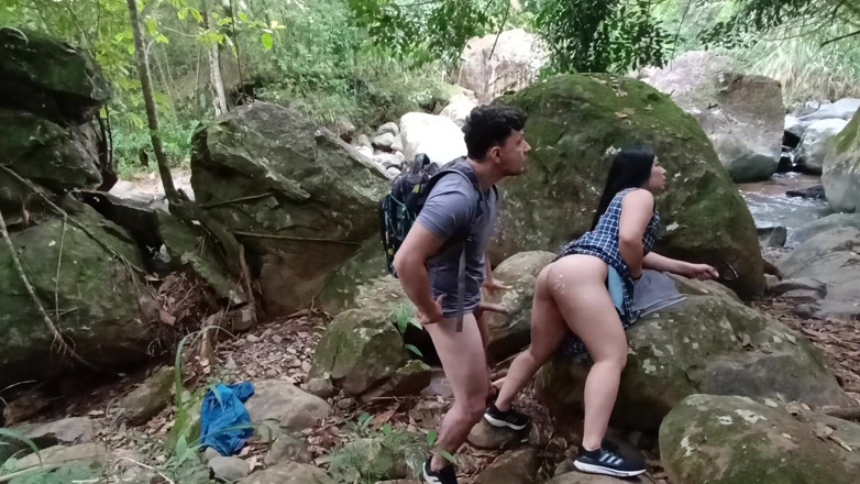 venusandzeus: Chica deja que su maestra la folle en el bosque...