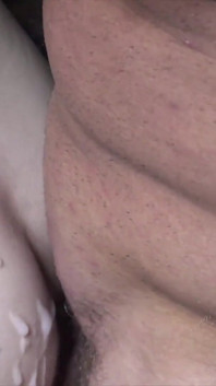 Tatuado papi hunk folla joven agujero blanco