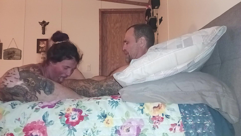 Satin Lady: Saten bayan şaplaklanıyor, ağzı tıkanıyor ve jrocks yarağıyla dolduruluyor