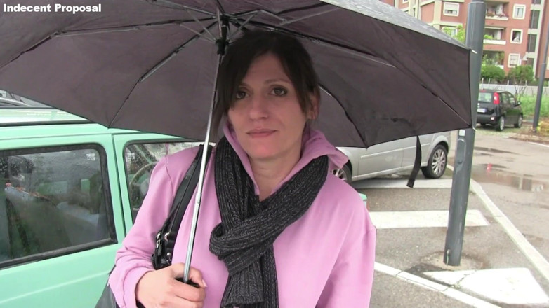 Indecent proposal: Proposta indecente - milf italiana casada concorda e faz sexo com...