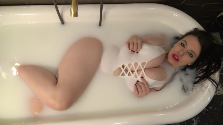 Lovely Lilith: 素敵なリリスのぽっちゃり系ミルクバスいじめ 4K