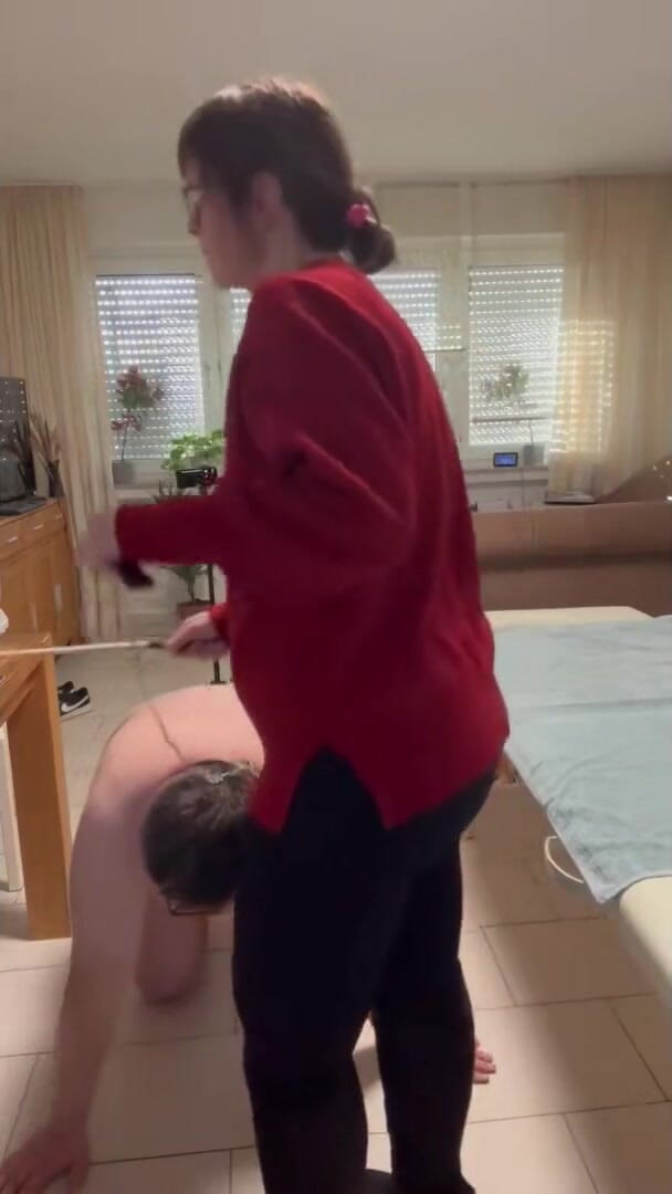 DomLadyMia: Domladymia-slaveofm Rote Striemen Für Den Sklaven Teil1