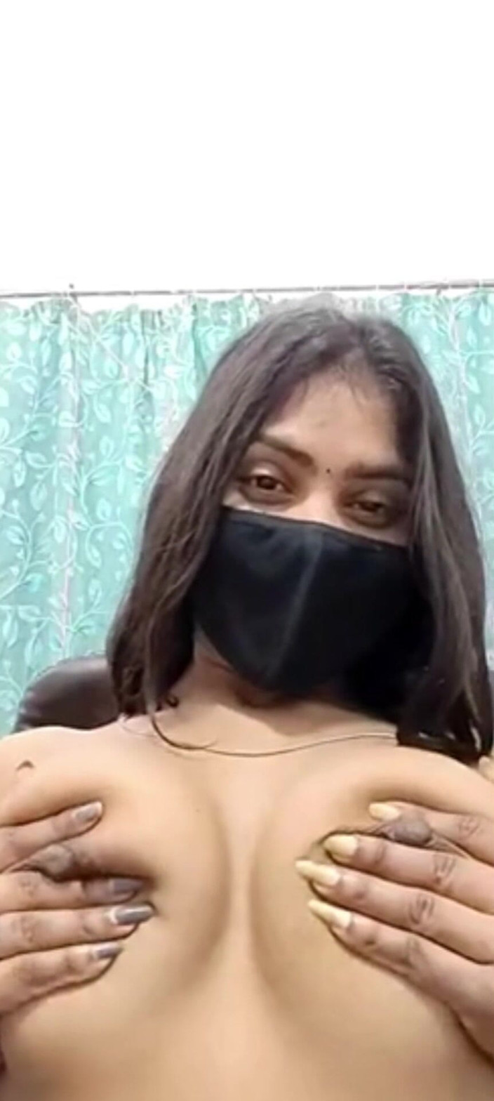 YourSexyWife: Novia muestra y presiona sus tetas en videollamada