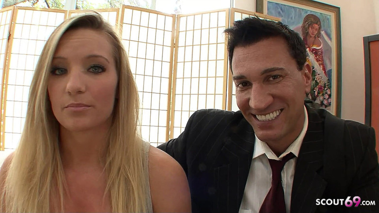 Full porn collection: Sekretaris rambut pirang dientot sama bosnya dengan toket besar di...