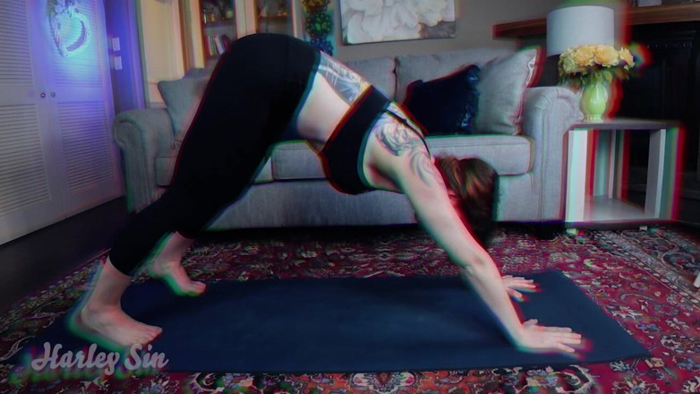 Harley Sin: Yoga met Harley Sin