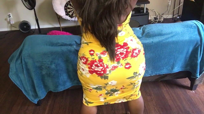 Dirty Diana Fetishes: Kirli Diana sarı güneşlikli bölüm 2'de twerk yapıyor