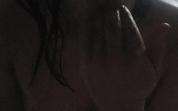 Crystal Phoenix Porn: Aku suka masturbasi di kamar mandi air panas