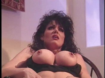 MILF Station: Gagica este futută în timp ce linge pizda