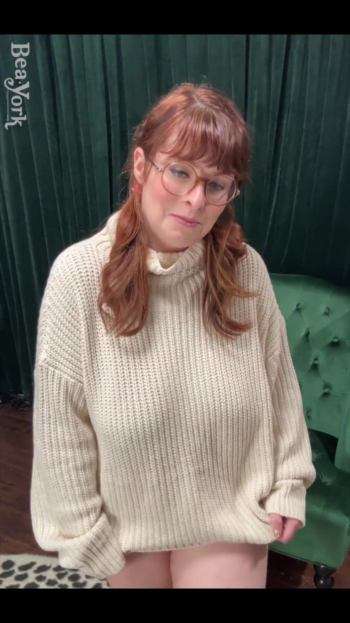 Bea York: Ніколи не виймайтеся з цього затишного светра