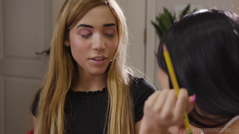 Girlfriends Films: Der tutor kann nicht mit dem schüler unter dem schreibtisch...