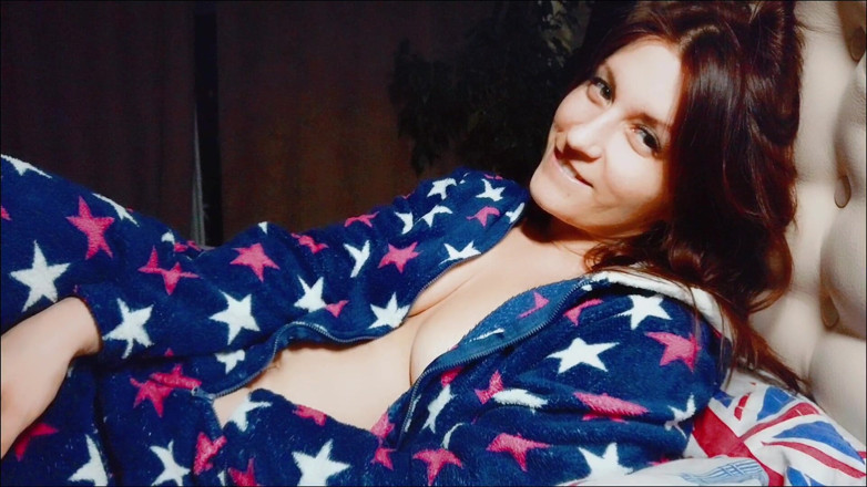 Adele Amber: Beautiful Girl in Pajama