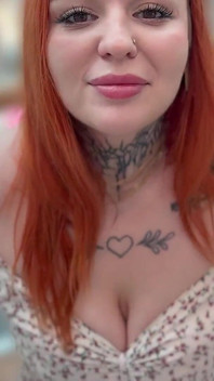 Ta Děvka Kape Mokrá Na Veřejnosti a Chce Sex.