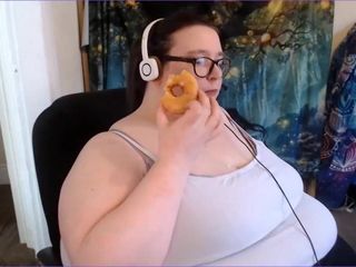SSBBW Lady Brads: De grootste baas voedt me donuts