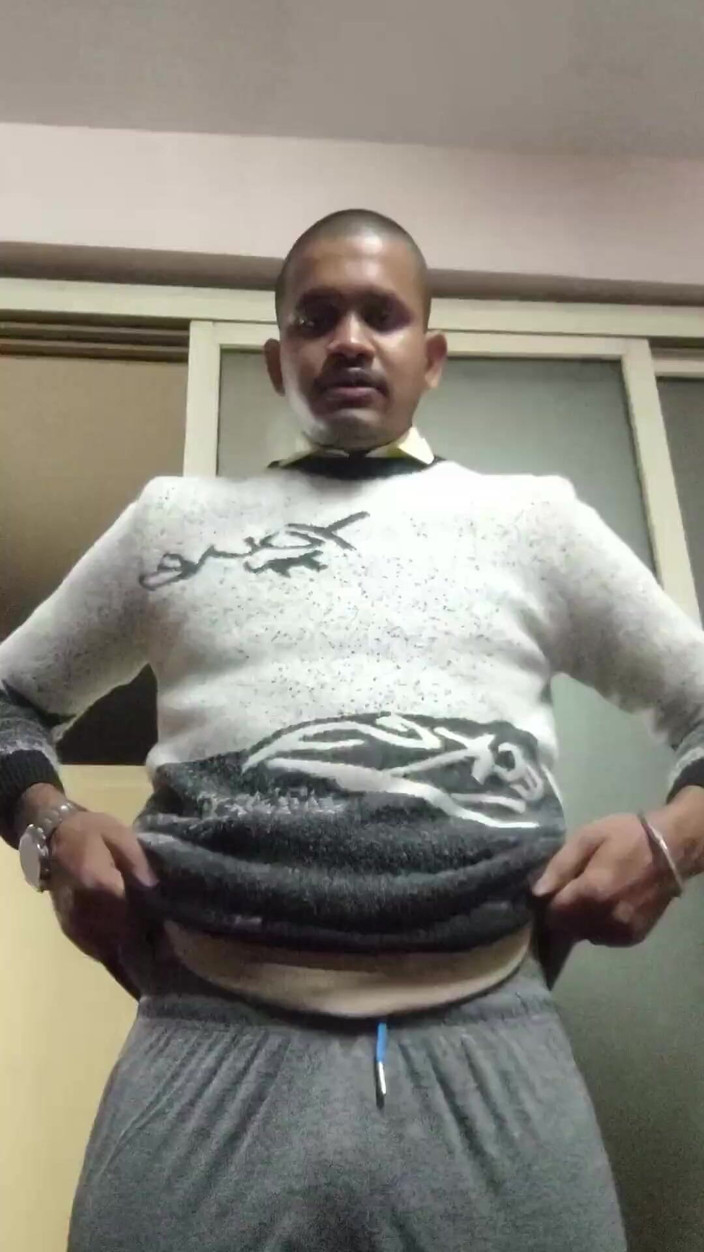 HOT MODEL: 俺の大きなチンコにキスして