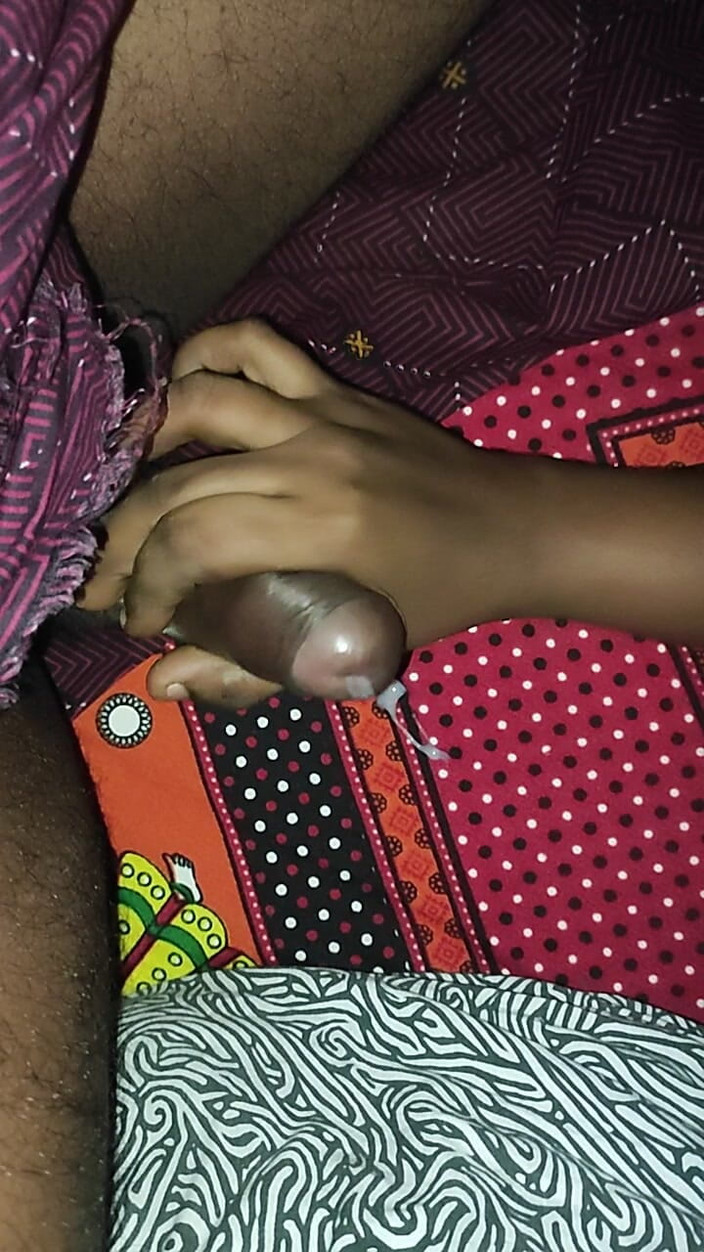 Realmallucouplevlog: Eu masturbando o pau do meu enteado até ele explodir...