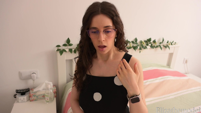 ElizaTheModel: 継母はあなたのチンポに感銘を受けています