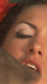 Monique Madison se la follan en los árboles de la isla