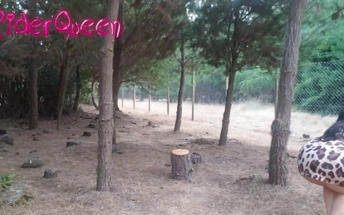 Riderqueen BBW Step Mom Latina Ebony: Сексуальная мачеха показывает свою леодесску на улице