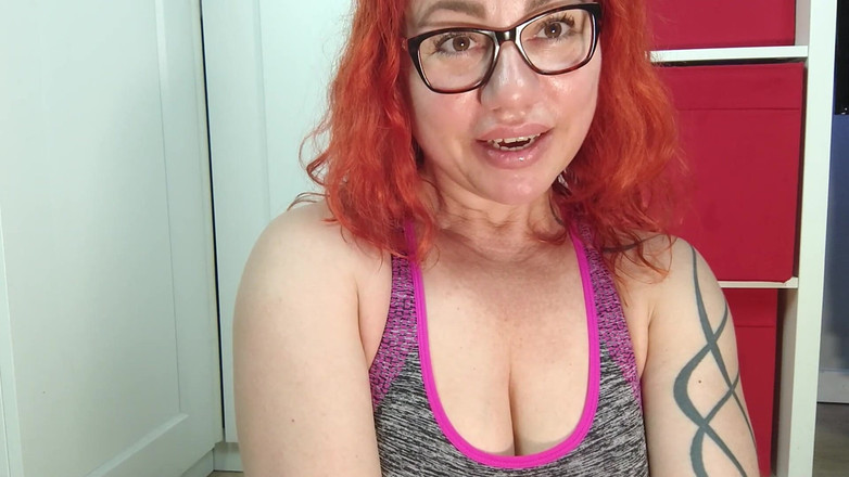 Ella Kross: Masturbando meus pés suados e deliciosa saliva hd mp4